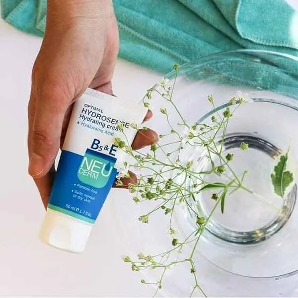 کرم آبرسان نئودرم Neuderm مدل اپتیمال هیدروسنس Optimal Hydrosense حجم 50 میل، مناسب پوست معمولی و خشک